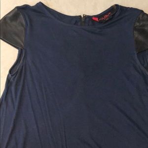 Alice & Olivia navy blouse w/black leather sleeve